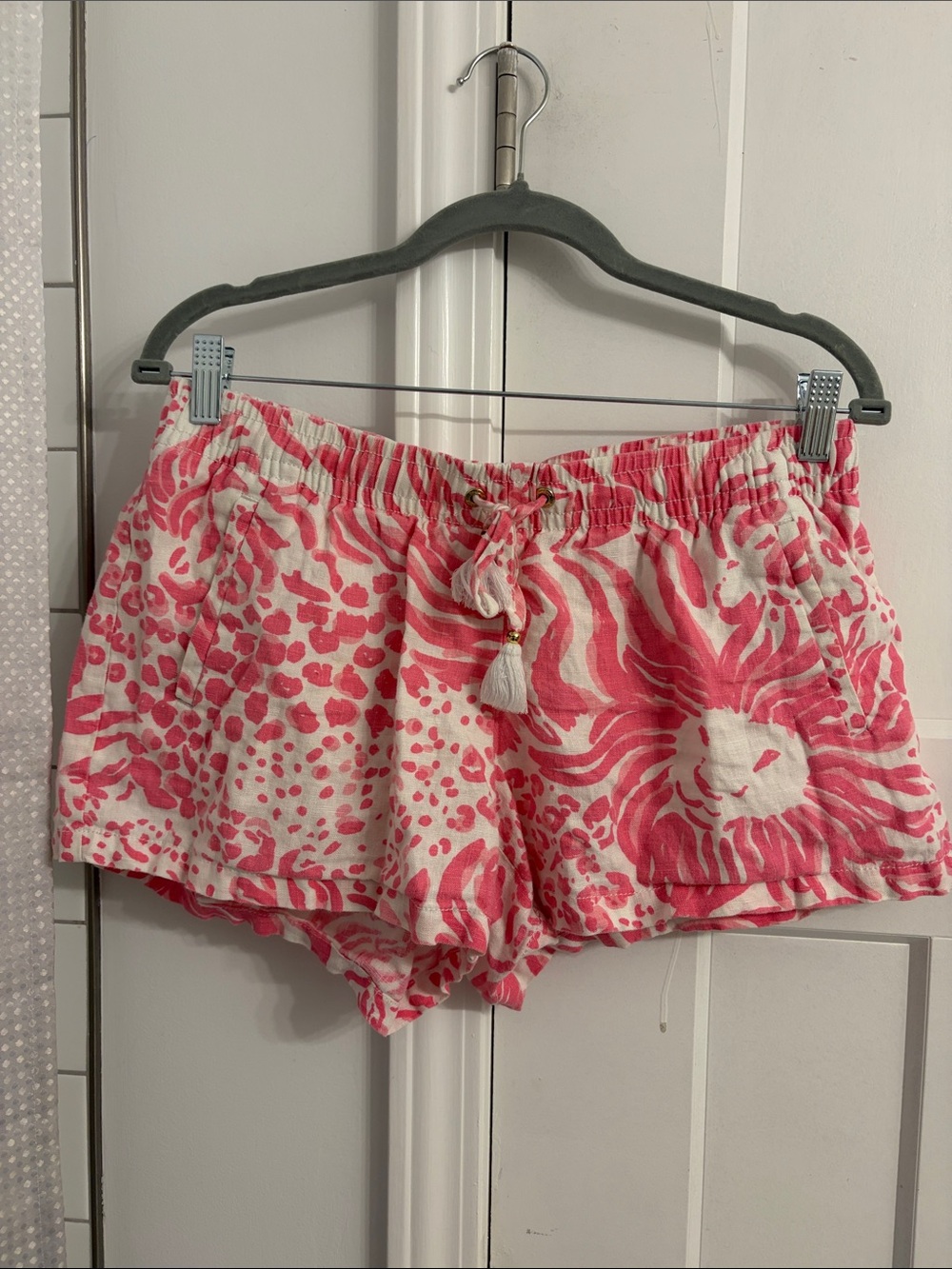 Lilly Pulitzer Linen shorts - pink with lion imprint  - Size M
